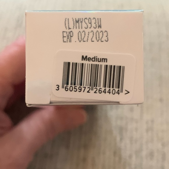 It Cosmetics CC+ Cream Oil-Free Matte with SPF 50 Full-size Medium - Picture 5 of 6